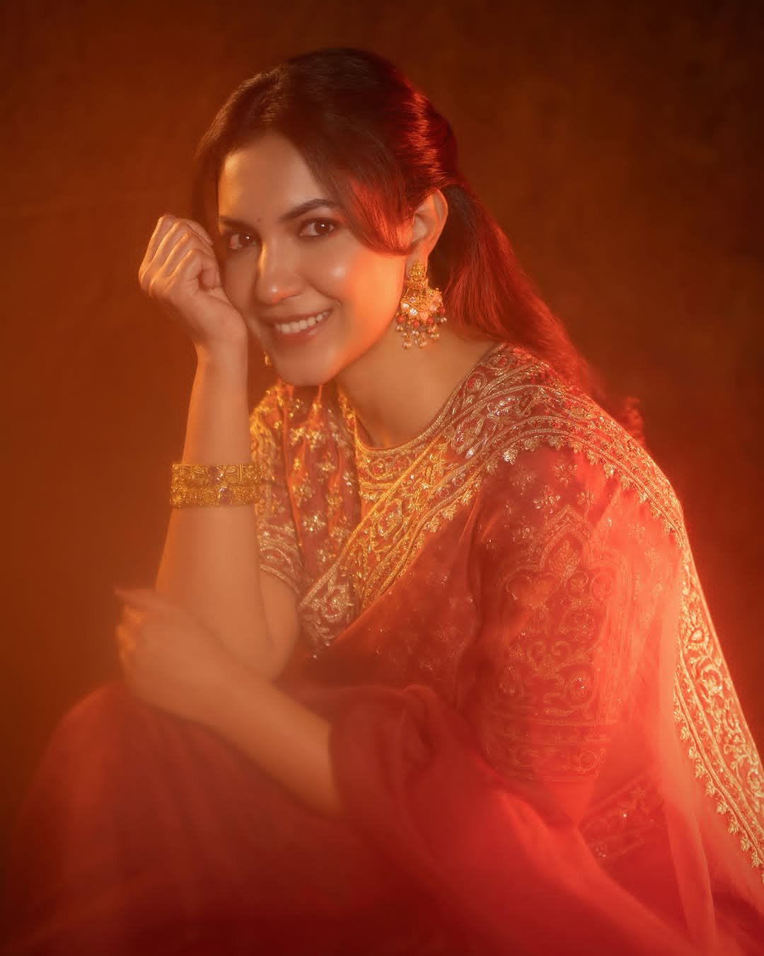 Beautiful traditional style of Ritu Verma in earrings