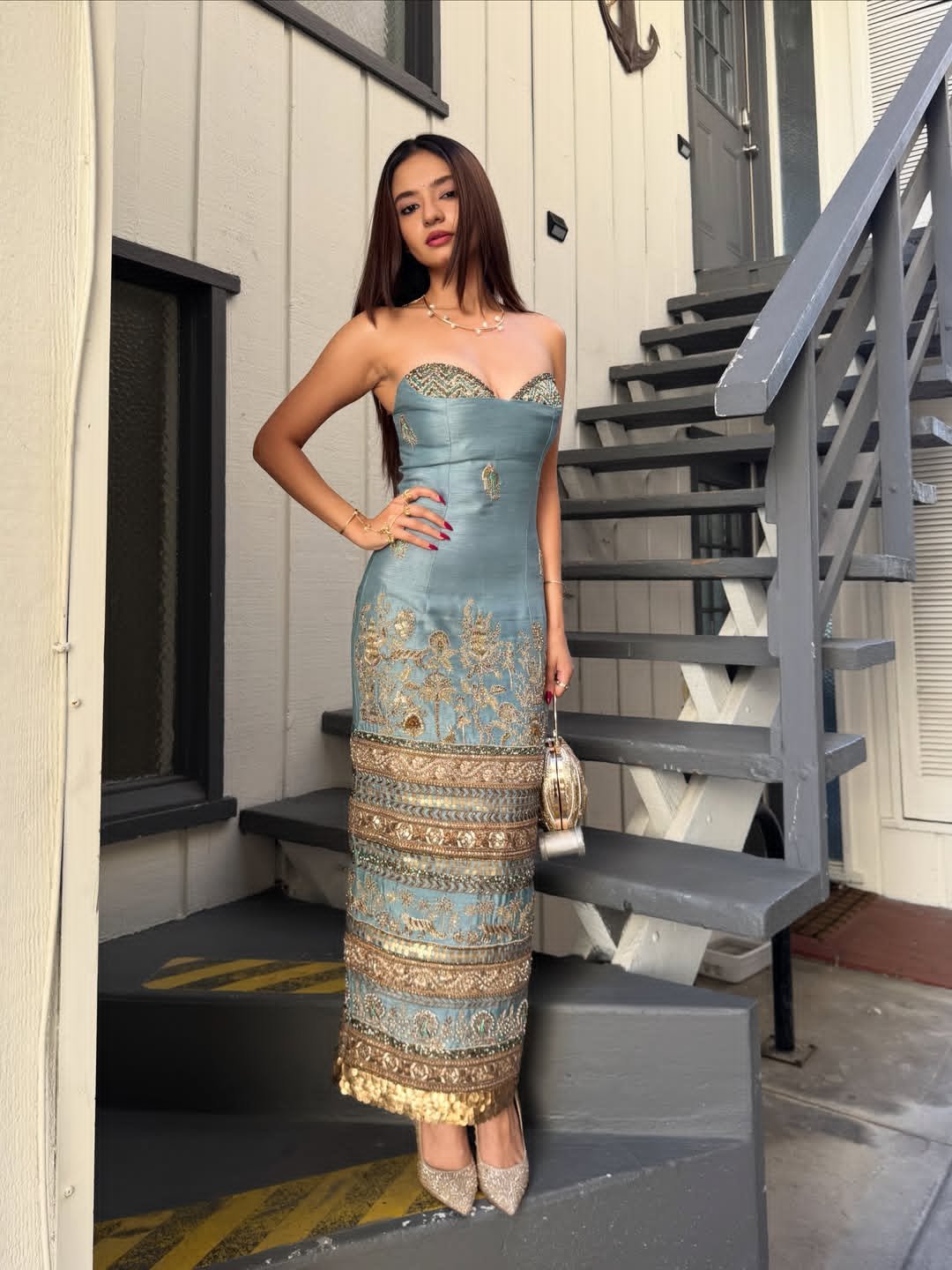 Anushka Sen's stunning look with shimmery heels and golden bag